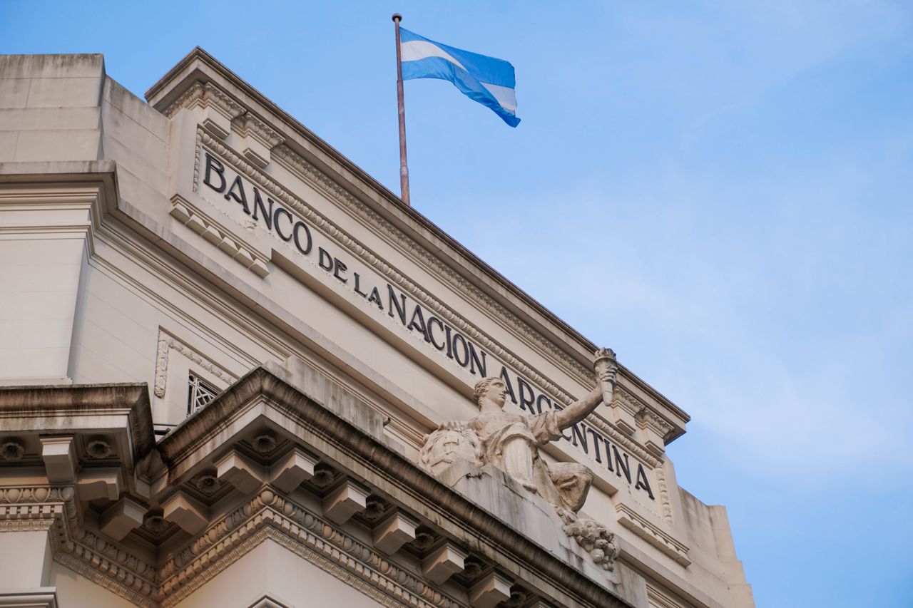Comparación visual entre fondos de inversión y un plazo fijo